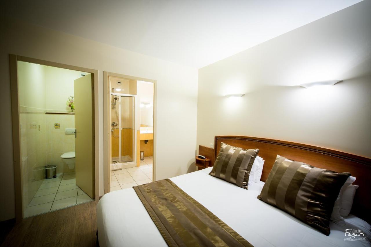 Hotel Le Lion D'Or Saint-Geniez-dʼOlt Cameră foto